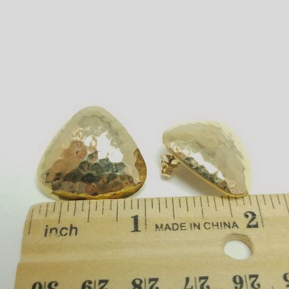 Vintage Triangle Stud Earrings, Gold Tone Hammered Surface Retro 80s Style - Picture 4 of 6